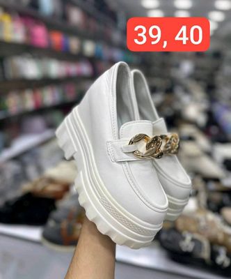 39 razmeri sifati yangi kiyilmagan narxi 150ming.