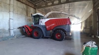 Слёс маккажухори урадиган РСМ 1401 комбайн, янги холатда, таййор