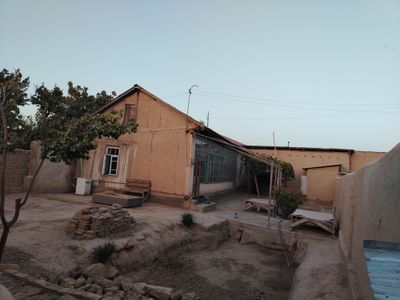 hovli sotiladi uchastka