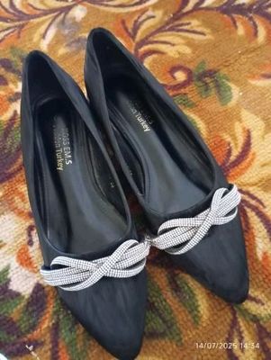 Narxi 150 kelishamiz 38 razmer