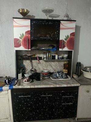 Кухонный шкаф сотилади