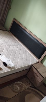 Krovat, 2ta tumbasi bilan sotiladi.