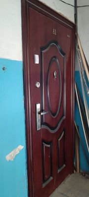 Продается входная железная дверь