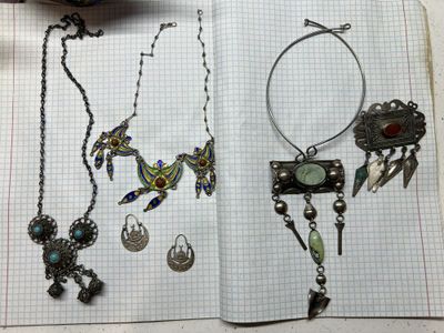 Старинные украшения .