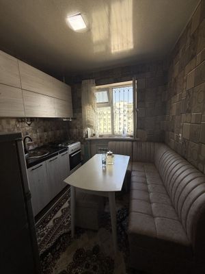 Ijaraga qizlar uchun Metro yaqinida kvartira sheriklikga
