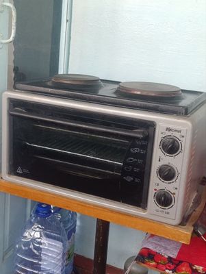 Электричекая духовка с двумя плитками б/у ,