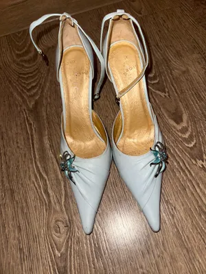 Вечерние голубые каблуки из натуральной кожи