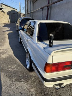 Bmw E 30 Srochna sotiladi 3 liter