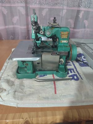Mini averlok tikuv mashinasi sotiladi