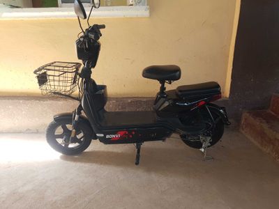 Skuter bor balan 16 yuradi 40 km tezligi 26km/h kelishamiz