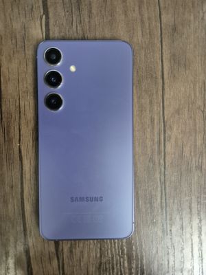 Samsung S24 1 yil ishlatilgan sifati judayam yaxshi