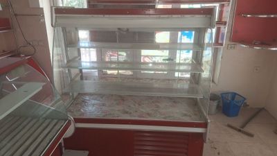 Холодилник витрина срочная сотилади