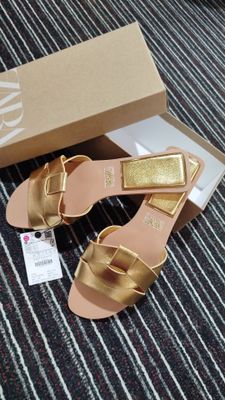 Тапочки от бренда Zara