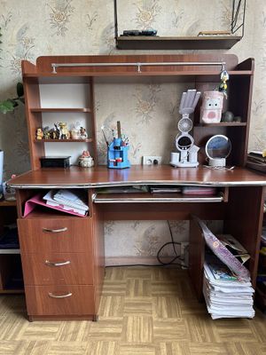 Срочно продаётся парта.