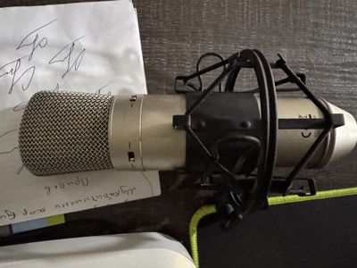 Mac mini!!!mic B2,midi klava,colonki,zvuk karta