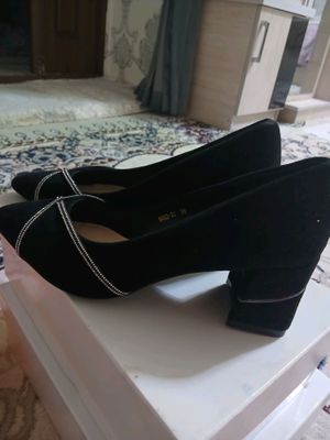 продам женские туфли