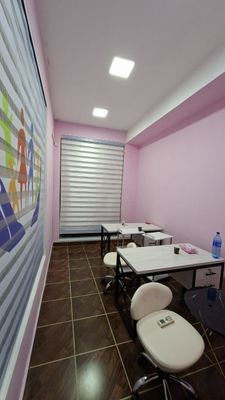 Фархадский13квартал вдоль дороги 40м²2этаж 3кабинета Юр адреса парковк