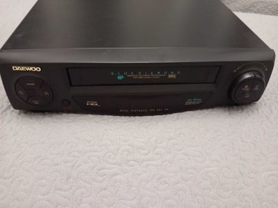 Продаю видеомагнитофон кассетный от компани Daewoo модель DV-F34w