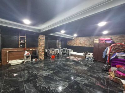 Янгиюль шаҳри марказида 200 м² квартира — Жиҳозлар билан сотилади