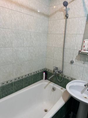 Tartibli iwlaydigan oqiydigan (zauchniy) qizlarga kvartira bor