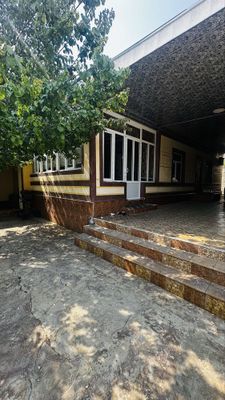 hovli yaxshi joyda joylashgan