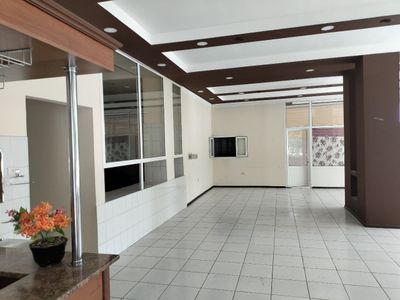 Срочно! Продажа помещения под бизнес 923 кв.м в районе Кибрай.