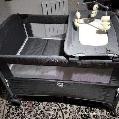 Ёш болалар кровати