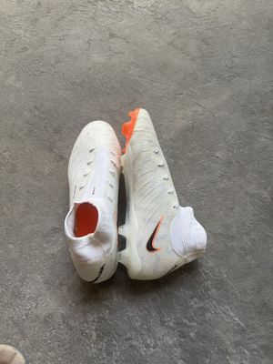 Продаю бутсы nike phantom 40 размер новые