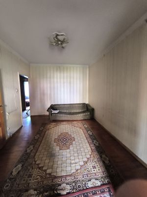 Сергели. 2 х комнатную квартиру с обстановкой 3 этаж. Для семьи. 300уе