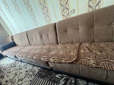 Уголог для зала в хорошем состоянии