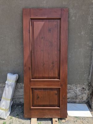 Двери межкомнатные, из массива ореха. 2.05х0.90м.