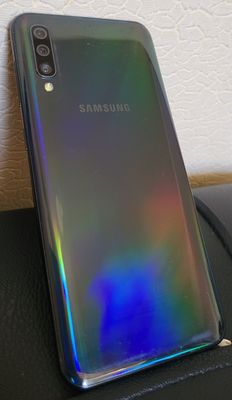 Samsung A50 1 mln so'mga sotiladi. Hujjatlari bor