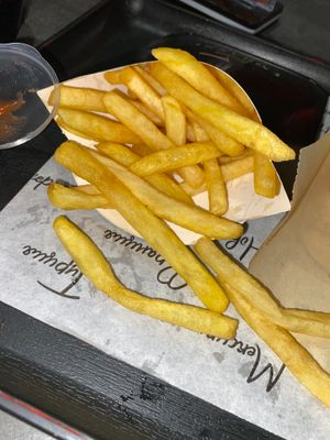Mazzali burger yangi chqaziladi va fri va koka kol