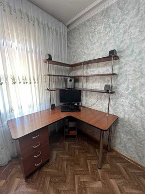 Продаю угловой компьютерный стол (Г-образный)