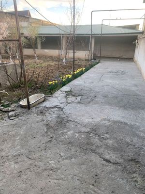 Uy sotiladi yer narxida surochni