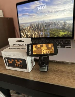 Гитарный тюнер-клипса Peterson StroboClip HD
