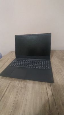 Noutbuk lenovo v15