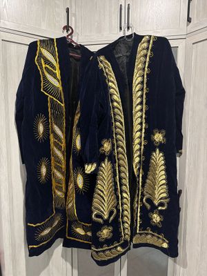 Чапан с золотым орнаментом