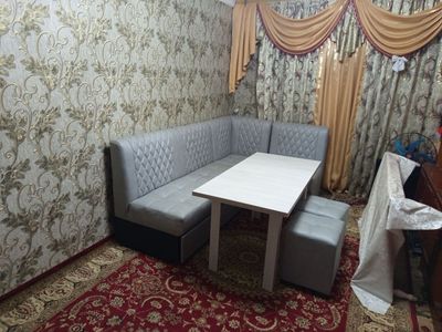 Kuxinni ugalok mebellar
