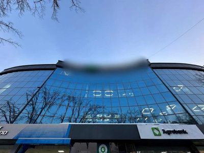 Здание Чорсу 4-этажа 5200 м² 13-соток часть в аренде ремонт есть