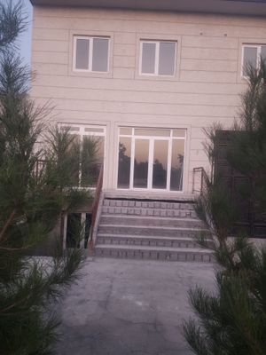 Bino birinchi qavat va podval ijaraga berilad 150 kvadrat metr