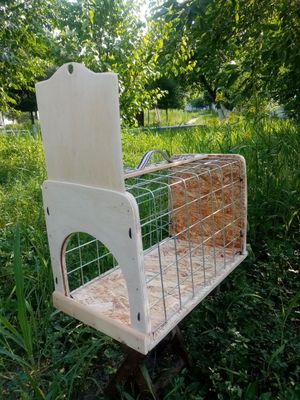 Переноска для кошек или маленьких собачек.