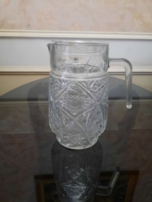 2 стеклянных кувшина