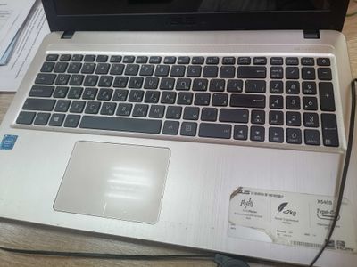 Asus noutbuk sotiladi