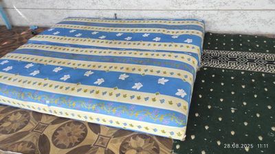 2 x 1.6 metr matras.