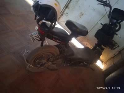 skuter sotiladi narxini kelishimiz
