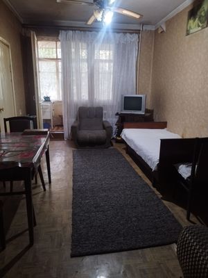 продам чиланзар 18.  двух комнатная