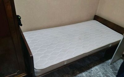 одноместная кровать