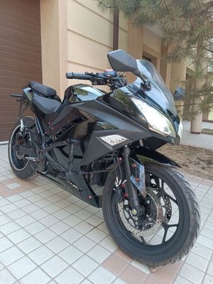 Продаю Kavasaki 8000 watt машьный электробайк