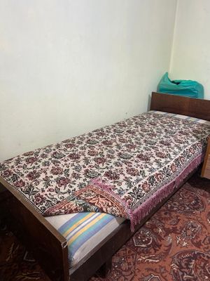 Кровать
